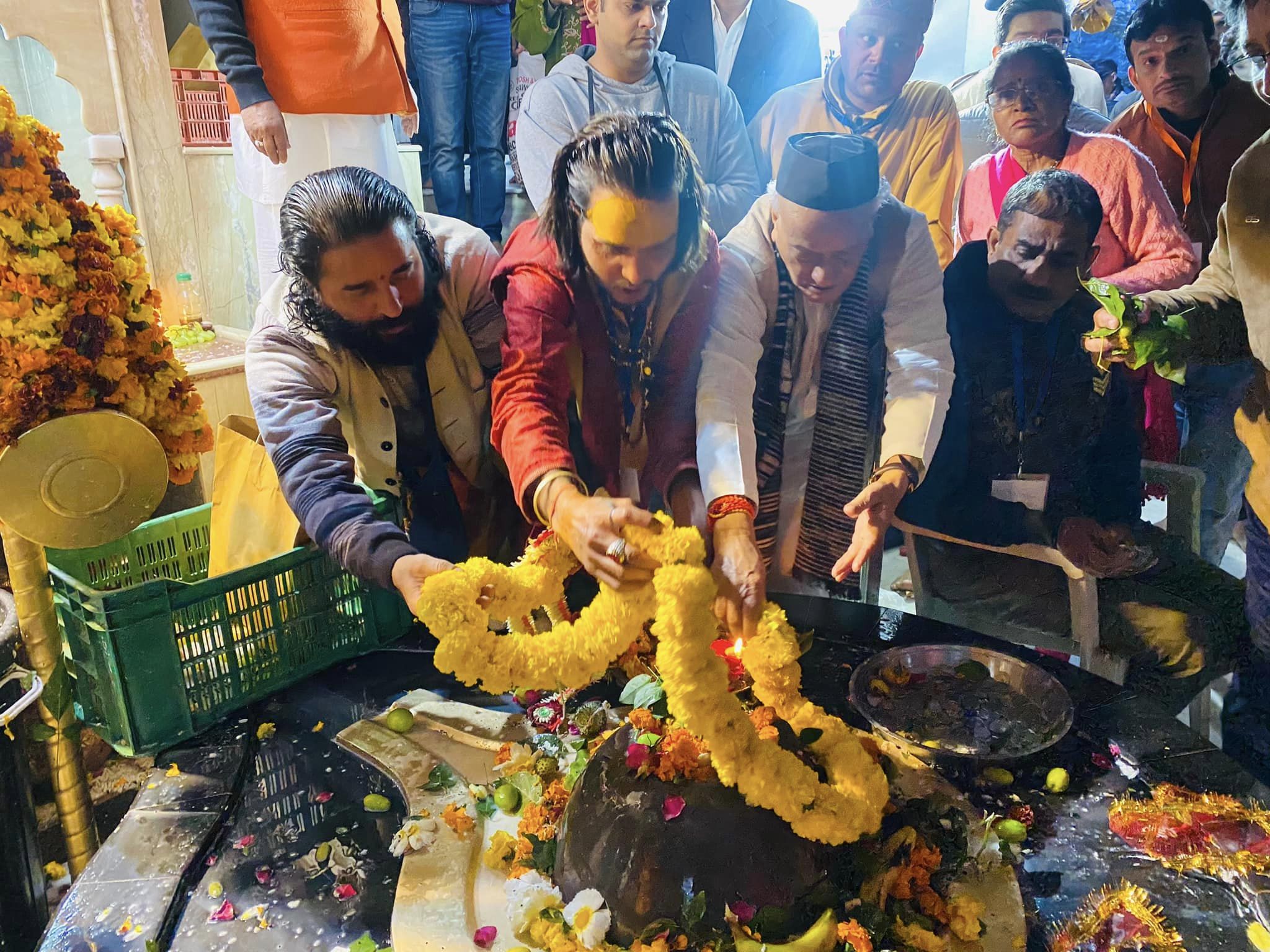 महाशिवरात्रि पर टपकेश्वर महादेव मंदिर पहुंचे कोश्यारी - Uttaranchal Darpan